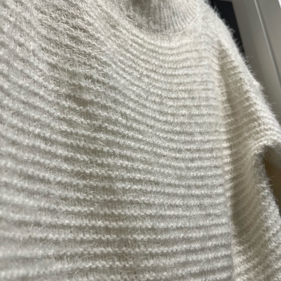 Super soft and cozy sweater - Picture 2 of 6